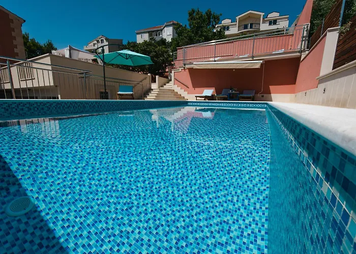 Antos Put Gaja, Apartman *