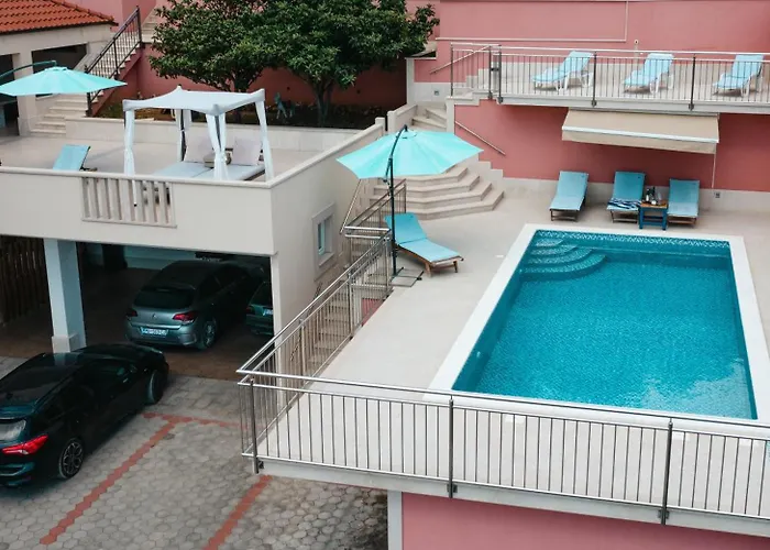 Antos Put Gaja, Apartman