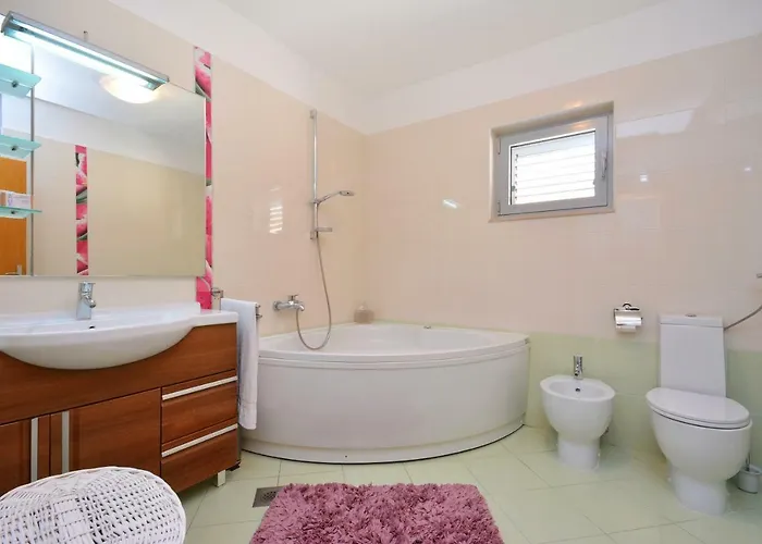 Antos Put Gaja, Apartman