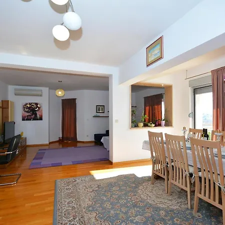 Antos Put Gaja, Apartmán Split