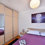 Antos Put Gaja, Apartman