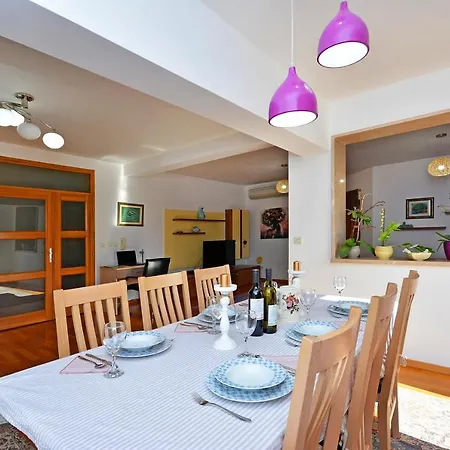 Antos Put Gaja, Apartment Split